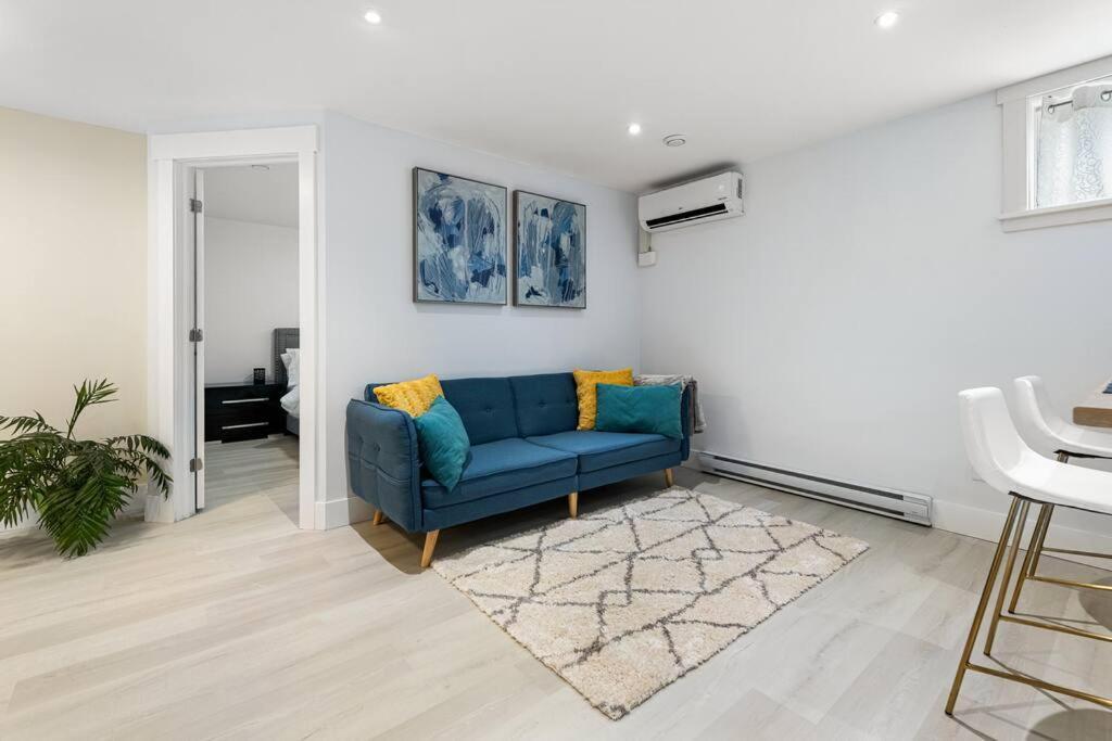 Beautiful 1 Bedroom Apartment - Private Entrance Moncton Bagian luar foto